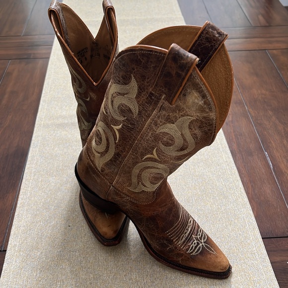 ❤️Tan leather Cowboy “Boots on the Ground” Remix Boots. - Picture 5 of 15